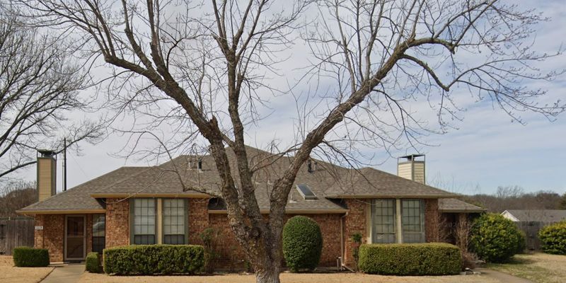 Desoto House: 115 Larchbrook