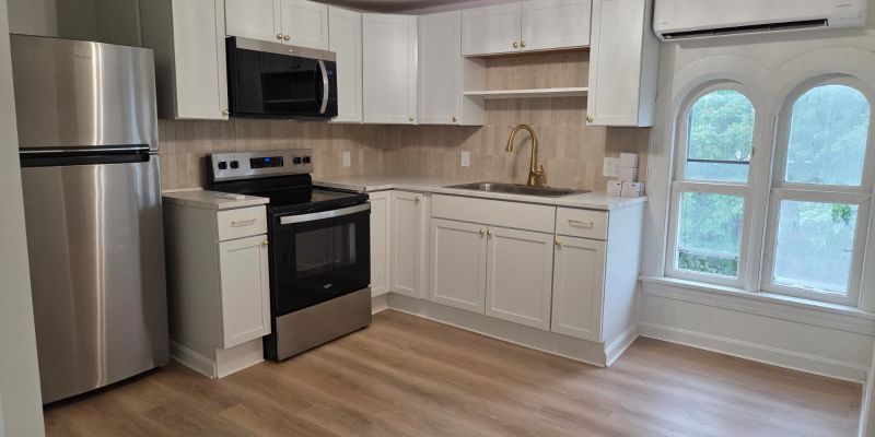 Taunton Apartment: 207 Cohannet St