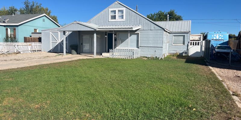 Vernal House: 301 E 400 S