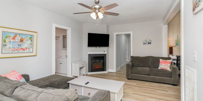 Norfolk House: 1540 Chela Ave