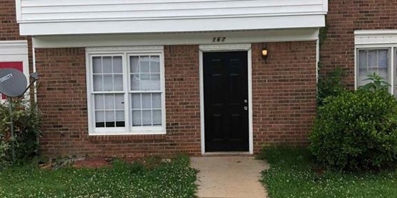 Conyers House: 1675 Winchester Way SE