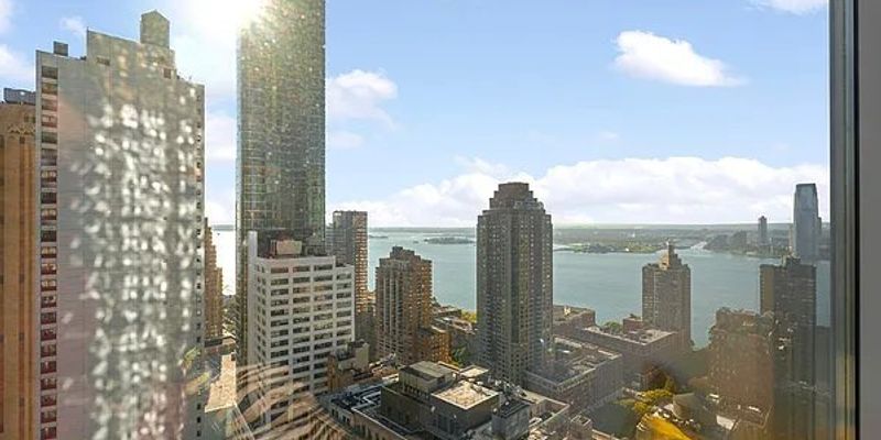 New York House: 123 Washington St