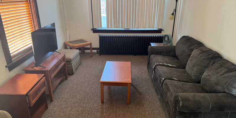 Mitchell Apartment: 400 N Main St