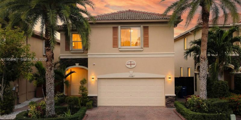 Doral House: 11287 NW 43rd Terrace
