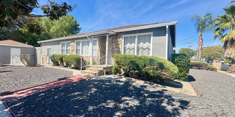 Pittsburg House: 440 W 4th St