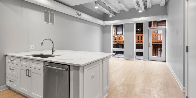Chicago Apartment: 4637 N Ashland Ave