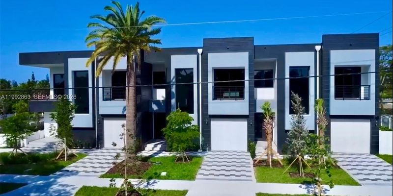 Hollywood House: 2342 McKinley St