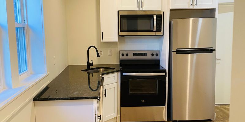 Lancaster Apartment: 11 E Walnut St