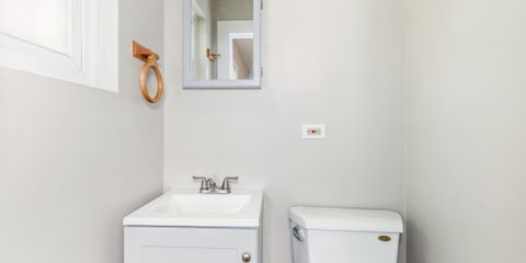 08_8139SBennettAve_13_PrimaryBathroom_MRED_2000x1333.jpg