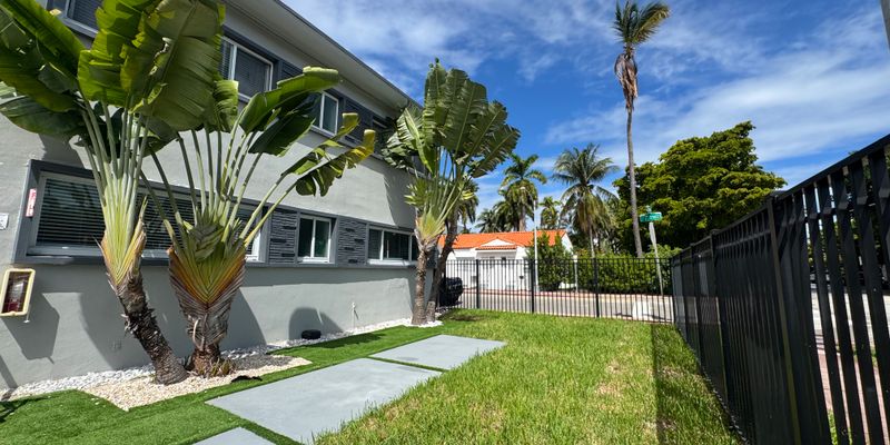 Miami Beach Apartment: 660 Lenox Ave.