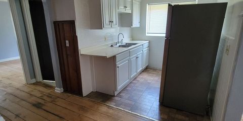 KITCHEN2.JPG