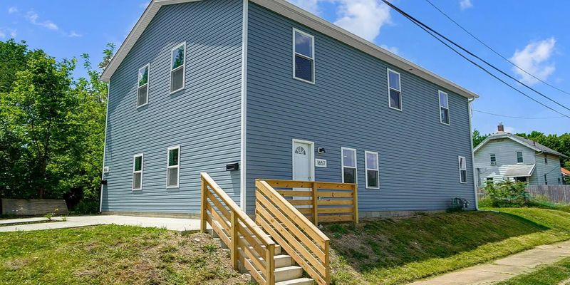 Columbus House: 1657 Mooberry St