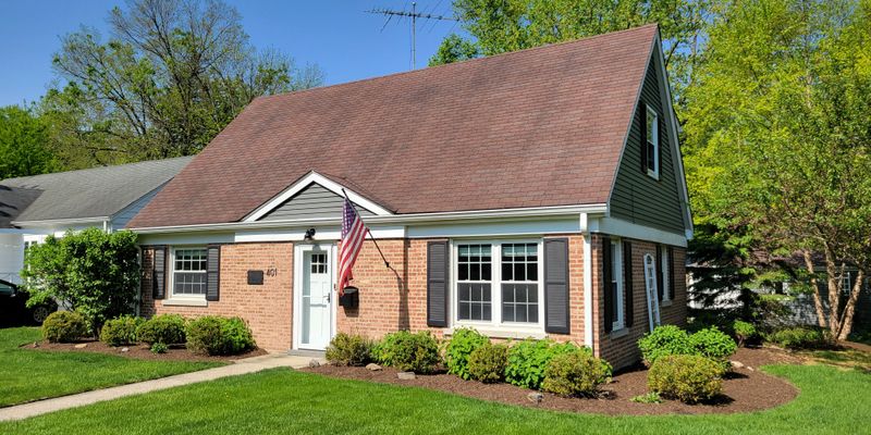 Libertyville House: 401 S 4th Ave