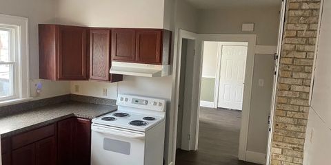 417 Bardon Kitchen 2.jpeg