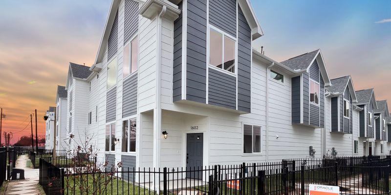 Houston House: 1540 W Tidwell Rd