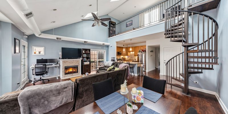 Chicago Apartment: 811 W Superior St