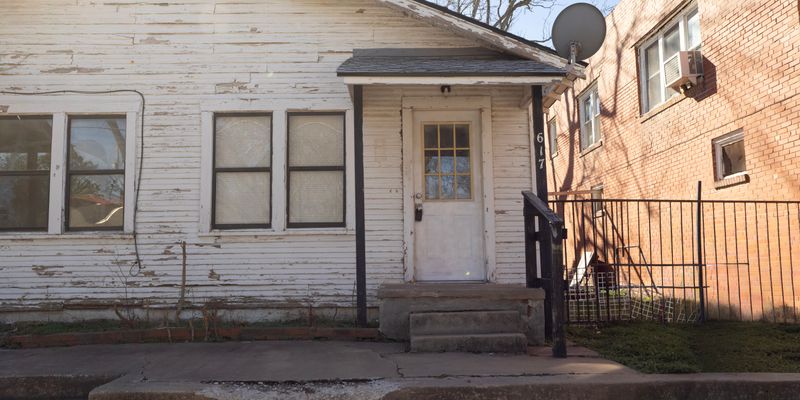 Shawnee House: 617 W Highland St