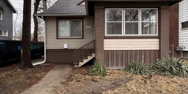 Detroit House: 16584 Blackstone St