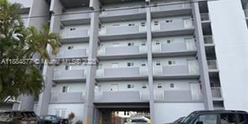North Miami Beach House: 626 NE 168th St # 304