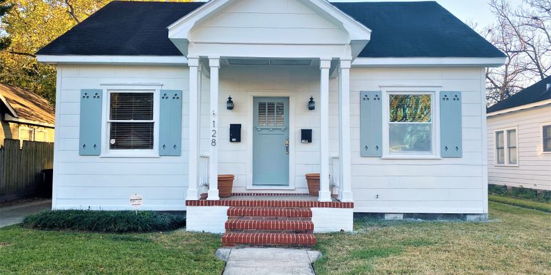 Houston House: 128 East 23rd