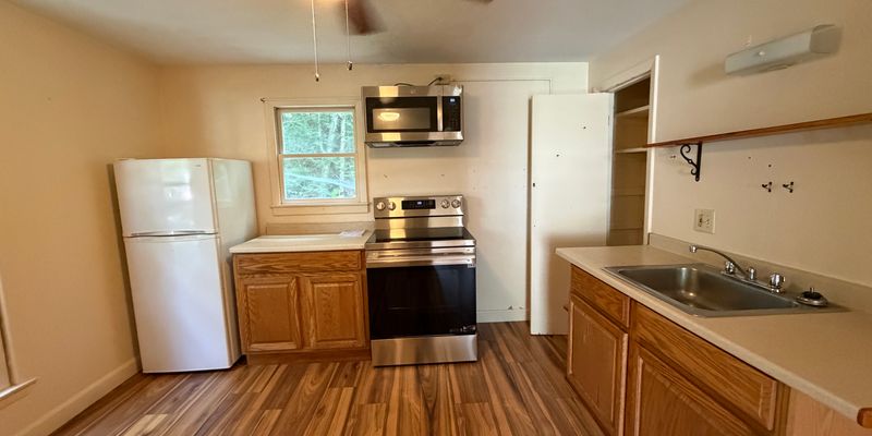 Brattleboro Apartment: 238 Marlboro Rd