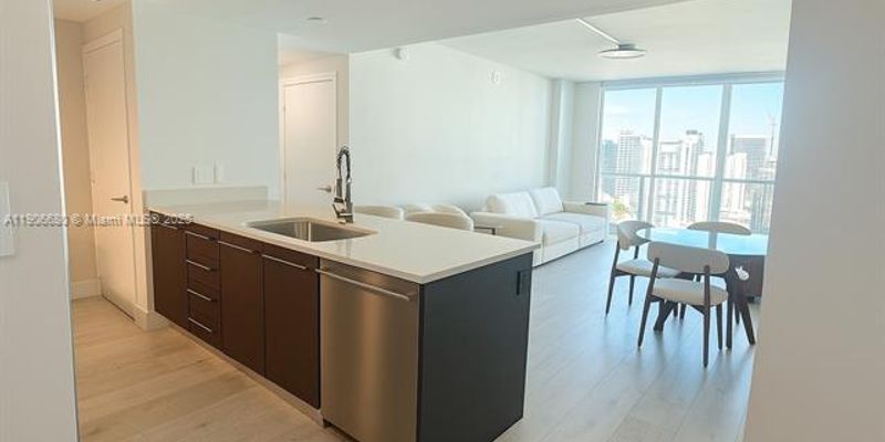 Miami Condo: 500 Brickell Ave
