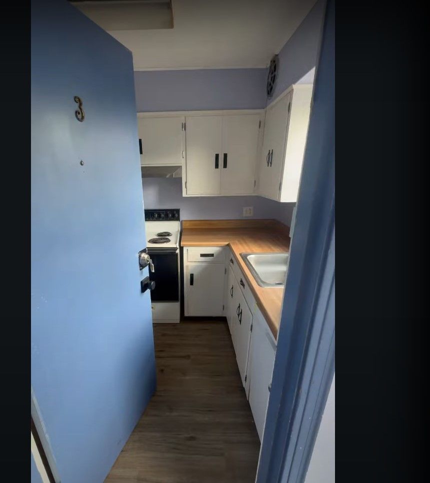2421 Riverside Dr 2 photo 8