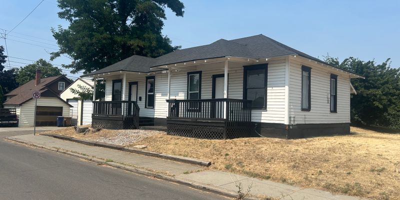 Spokane House: 1915 E Walton Ave