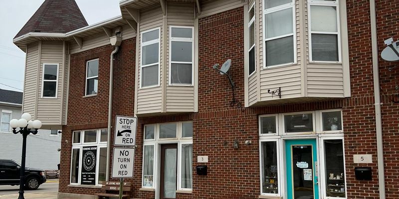 Jamestown Apartment: 1 N Limestone St