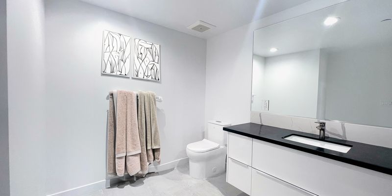 Los angeles Apartment: 1200 W 35th street
