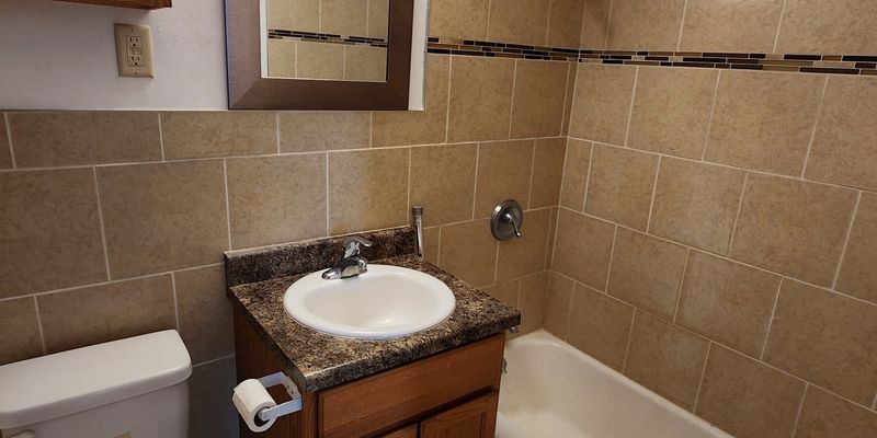 West Allis Apartment: 6406 W Lincoln Ave