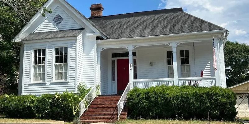 Macon House: 992 Spring St