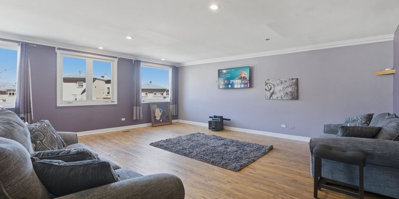 Chicago Apartment: 1050 N Milwaukee Ave