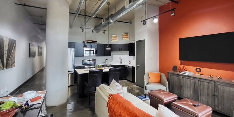 Houston Apartment: 2340 Polk St