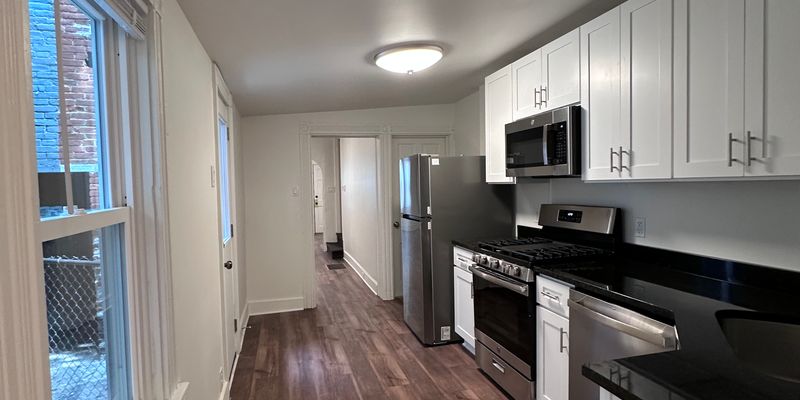 Lancaster House: 628 Lake St