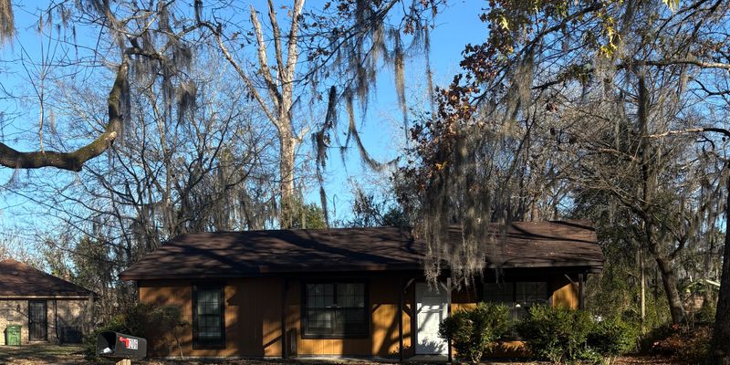 Montgomery House: 3206 Montwood Dr