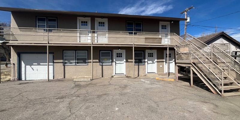 Rawlins Apartment: 1005 W Spruce St