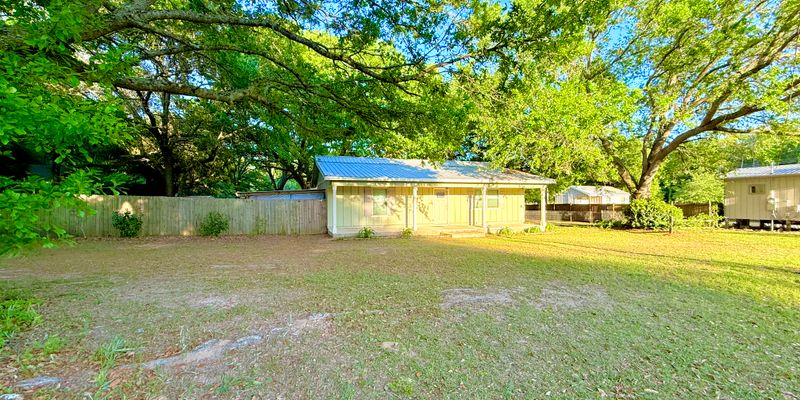 Summerdale House: 17048 Harry Jones Rd