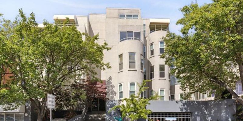 Palo Alto House: 425 Alma St