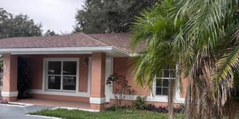 Auburndale House: 1302 Ariana Woods Cir