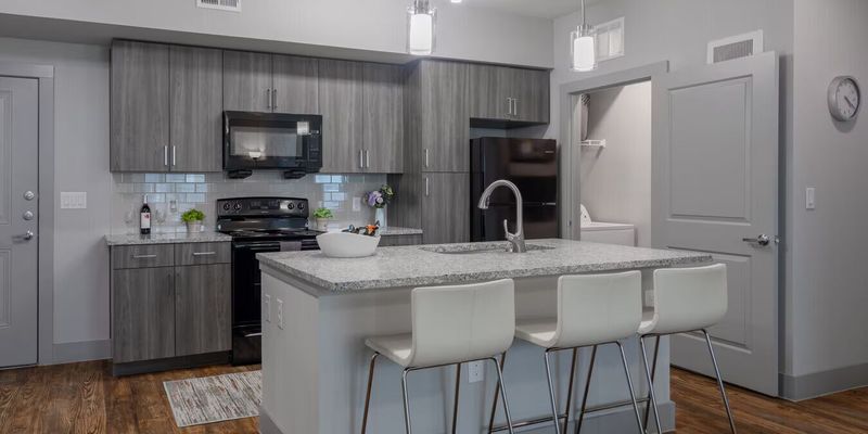 Houston Apartment: 5610 S Shaver St