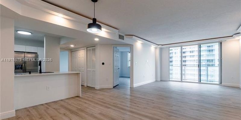 Miami Condo: 1155 Brickell Bay Dr