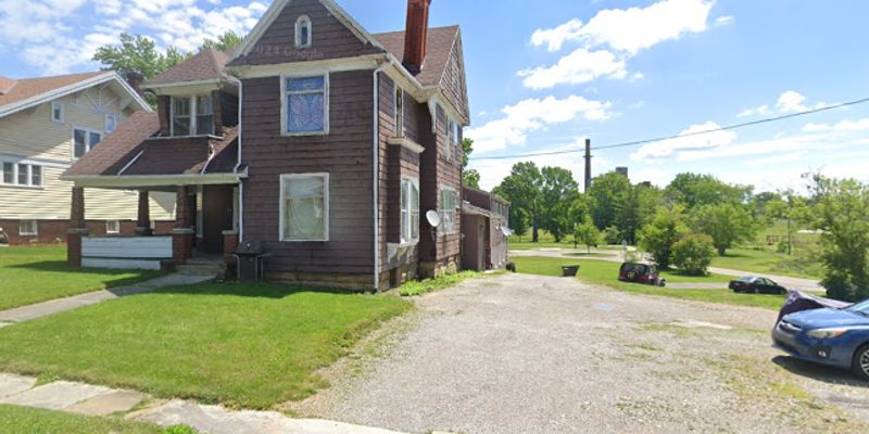 Shelby Apartment: 25 S Gamble St