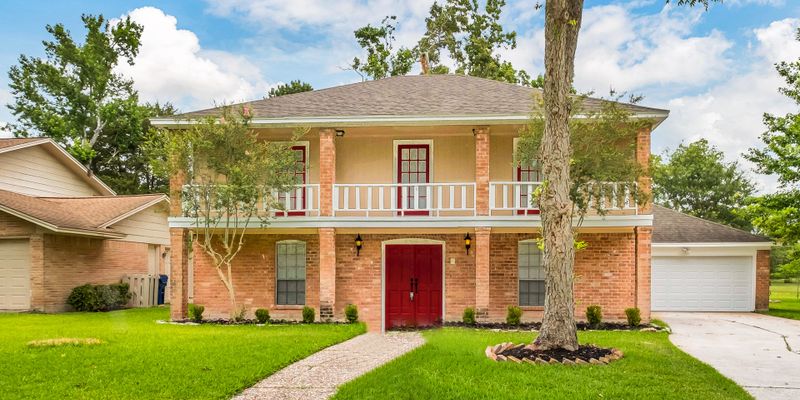Friendswood House: 241 St Cloud Dr