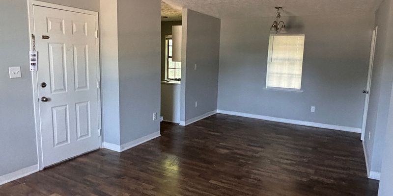 Montgomery Apartment: 821 W Edgemont Ave