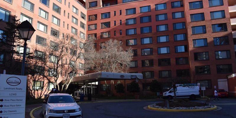 Arlington Condo: 1021 Arlington Blvd