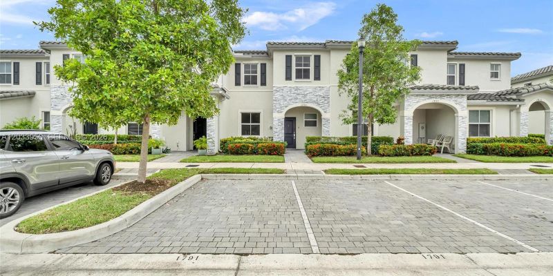 Homestead House: 1971 SE 27th Ct