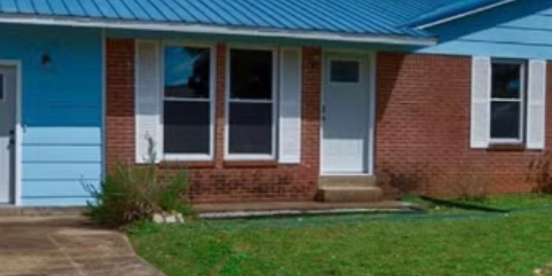 Athens House: 1205 Montreat Dr