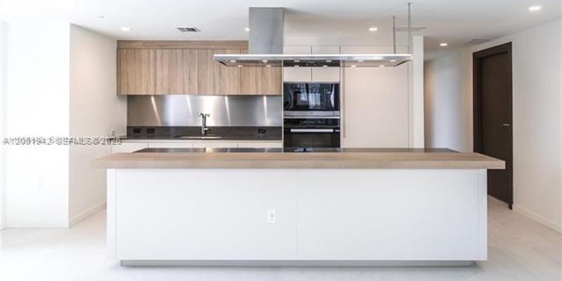 Miami Condo: 1000 Brickell Plaza