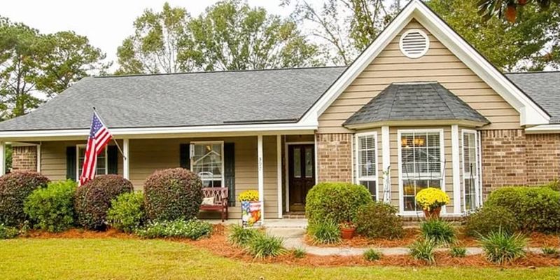 Richmond Hill House: 397 Greenwich Dr